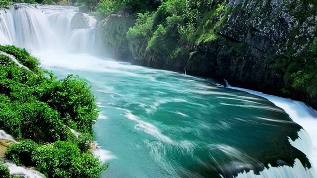 Sarajevo to Bihac: Una River & Waterfall Expedition, Strbacki Buk