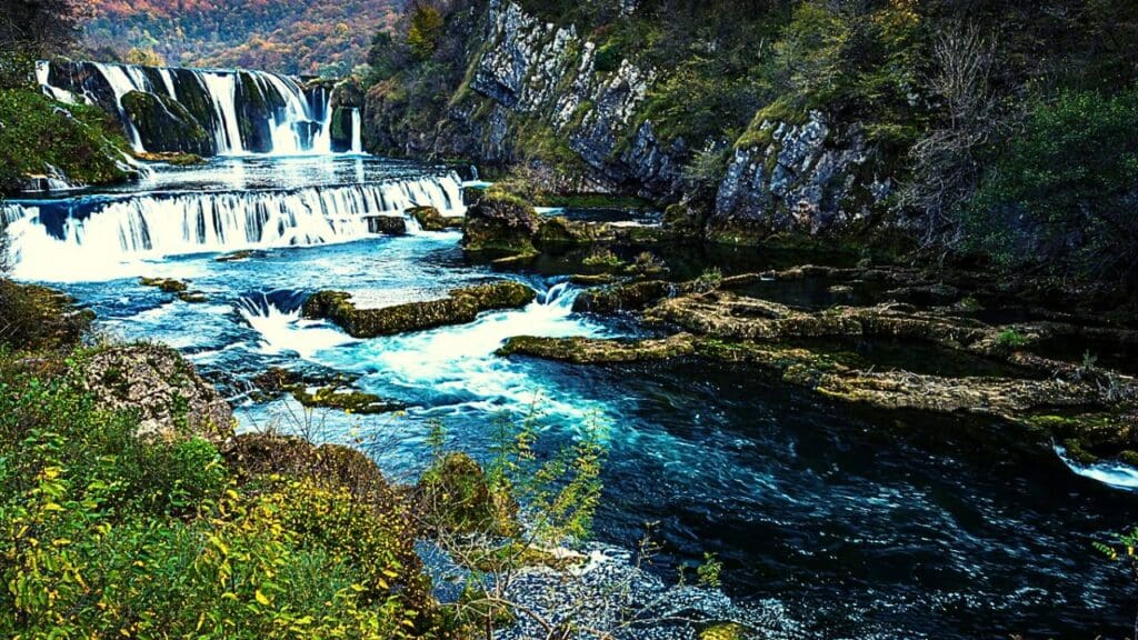 Sarajevo to Bihac: Una River & Waterfall Expedition, Strbacki Buk